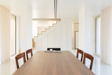 Waniliowy minimalizm w starym wiejskim domu, projekt (ma!ca) V2com, 2926-03, dom, minimalizm, beż