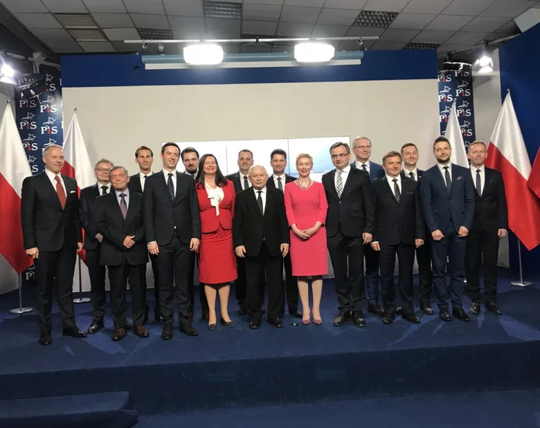 Miniatura: PiS idzie po samorząd. Nazwiska „z lokalną...