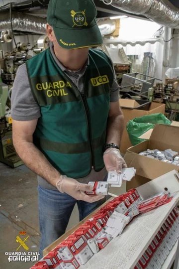 Podziemna fabryka papierosów zlikwidowana przez Guardia Civil 