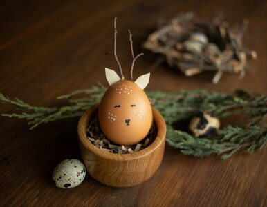 Miniatura: Wielkanocne drobiazgi na stole – uroczy...