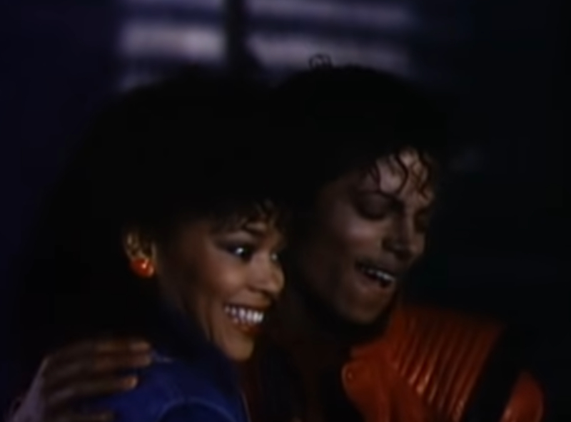 Ola Ray w teledysku do piosenki „Thriller” Michaela Jacksona 