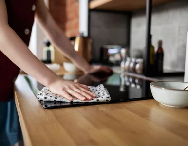 Miniatura: Smugi znikają, płyta lśni. Ten domowy trik...