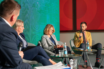 pierwszy z&nbsp;prawej: Jacek Hutyra, Doradca ds. strategii klimatycznej -&nbsp;Climate Officer Orange Polska