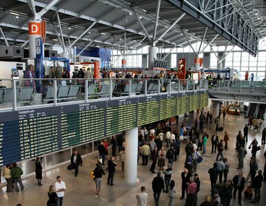 Miniatura: Burza po akcji na Lotnisku Chopina. MSWiA...