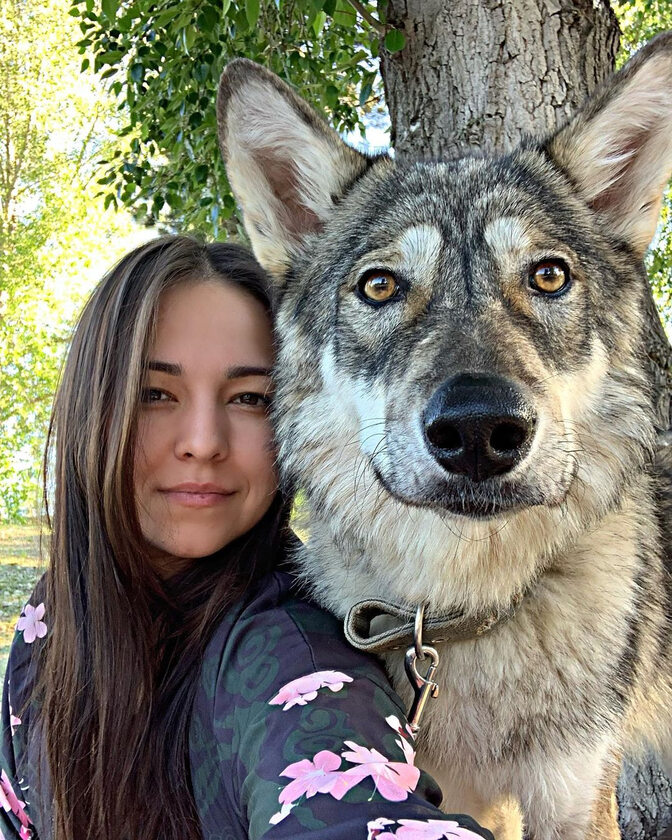 Alida i jej wilczyca Kira 