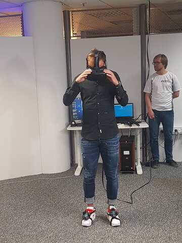 Kamil Grosicki podczas gry Turbo Soccer VR