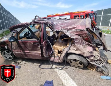 Miniatura: Groźny wypadek na A4. Z samochodu wypadło...