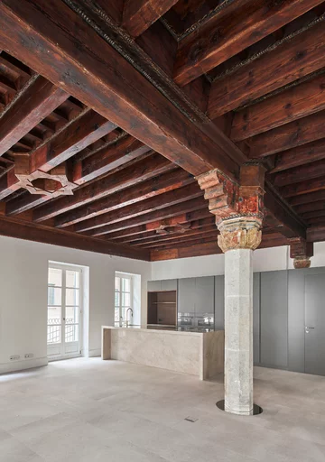 Renowacja zabytkowego budynku mieszkalnego w Hiszpanii, projekt OHLAB v2com, 2303-03, OHLAB