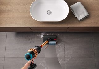 Dyson V16 Piston Animal Submarine™ to najnowszy i najbardziej zaawansowany technologicznie model w portfolio producenta, zaprojektowany jako rozwiązanie łączące skuteczne odkurzanie oraz aktywne mycie twardych podłóg