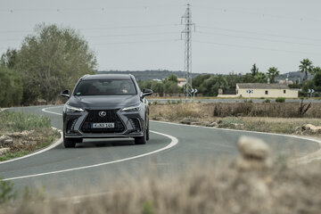Nowy Lexus NX 450h+