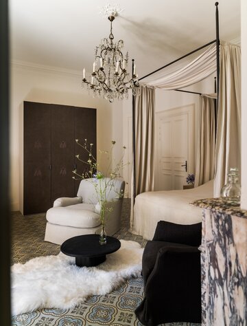 Château La Banquière po metamorfozie. XVIII-wieczny zamek wśród winnic pod Montpellier pokazuje, jak dziś może wyglądać cichy, zrównoważony luksus 