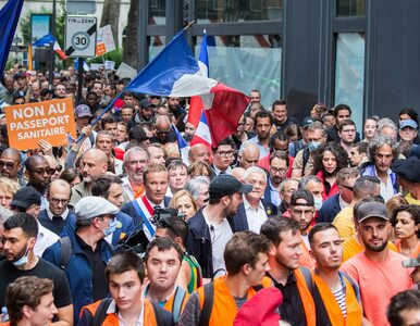 Francja zaostrza przepisy covidowe. Tysiące ludzi wyszły na ulice