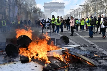 Protest „żółtych kamizelek” w Paryżu 16 marca 