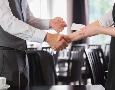 Miniatura: Rozmowa „o pracę” w ostrygarni. „Coś mi tu...