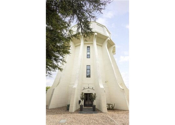 Miniatura: Wieża ciśnień przerobiona na apartament