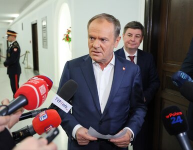 Miniatura: Tusk dociśnięty przez dziennikarzy....