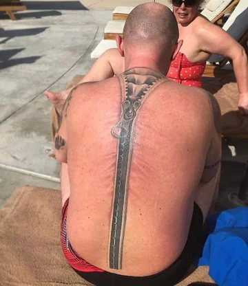 Zamek błyskawiczny na plecach 