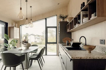 Dom drewniany całoroczny modułowy Falcon House, projekt brytyjskiej pracowni Koto 