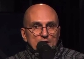 Rosyjski propagandysta zaliczył wpadkę na wizji. Pokonał go dekolt...