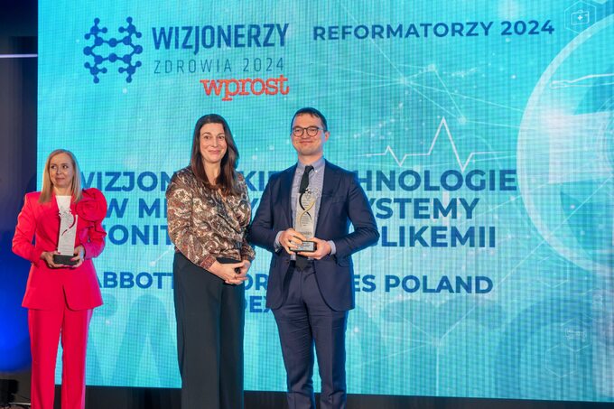Tomasz Borowy odbiera nagrodę w imieniu firmy Dexcom