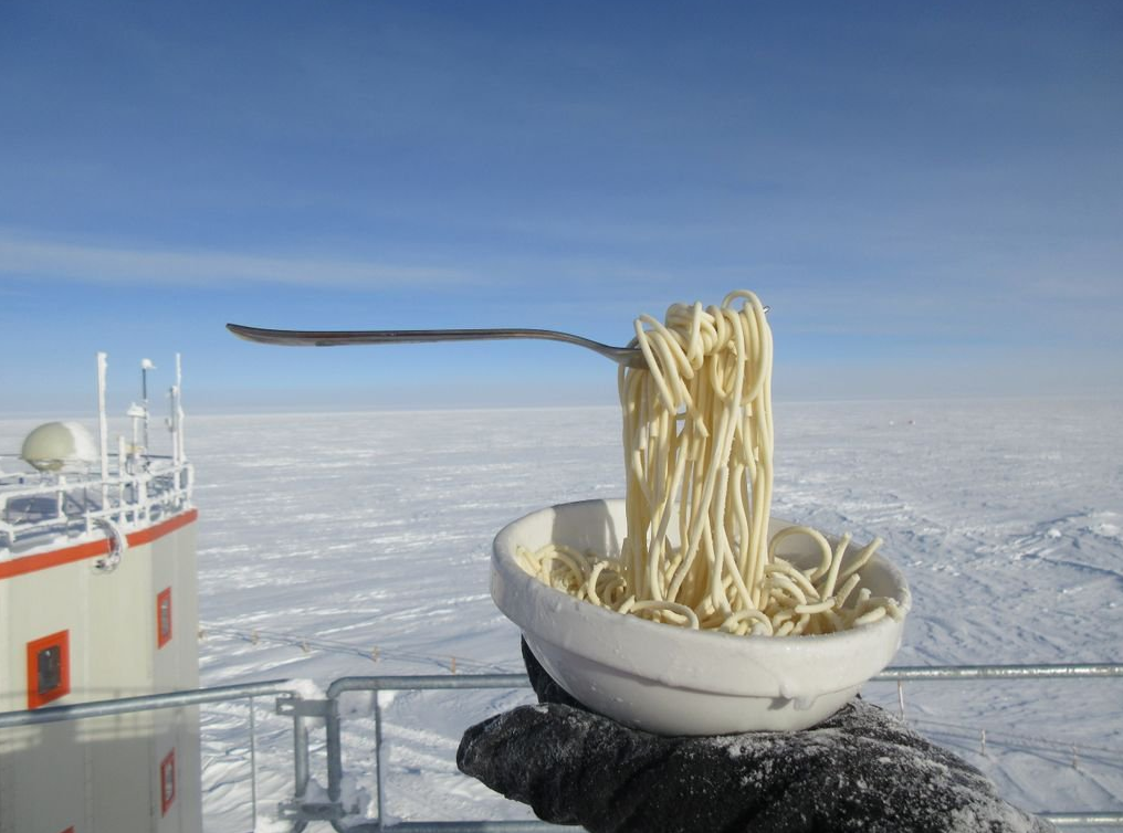 Posiłek na stacji antarktycznej 