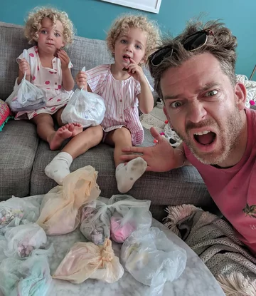 Simon Hooper z rodziną 