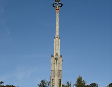 Miniatura: Ruszyła rozbiórka radzieckiego pomnika w...