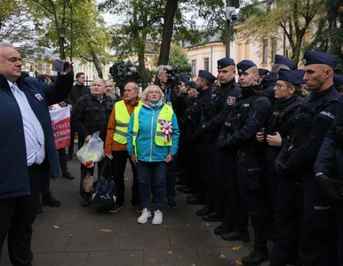 Miniatura: Policja o „pasku” TV Republika ws. TK....