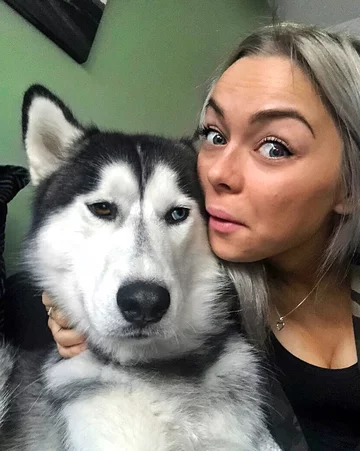 Sandra i jej husky o imieniu Jax 