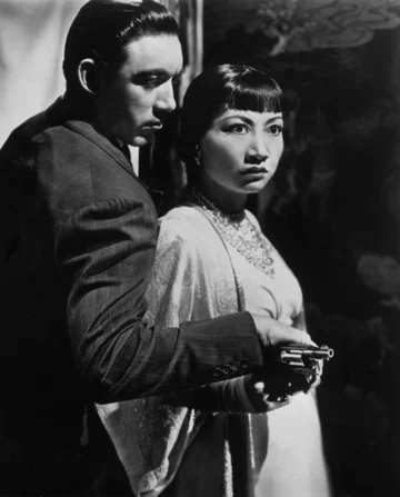 Anna May Wong w filmie „Dangerous to Know” (1938) 