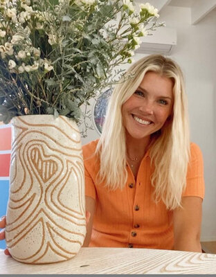 Miniatura: Amanda Kloots, aktorka i instruktorka...