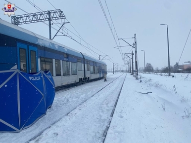 Miniatura: Odśnieżali tory za pomocą dmuchawy. Mogli...