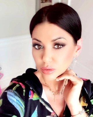 Miniatura: Piosenkarka Iwona Węgrowska