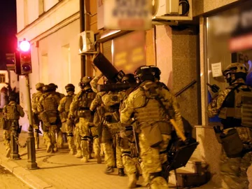 Policjanci zatrzymali trzy osoby 