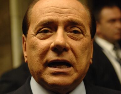 Miniatura: Berlusconi za kółkiem, w bagażniku...