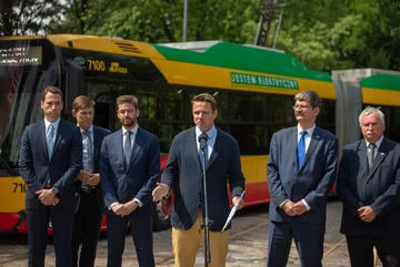 Podpisanie umowy na dostawę 130 autobusów Solaris 