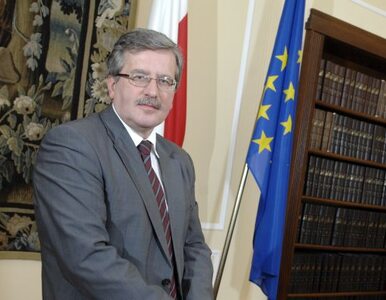 Miniatura: Sondaż: PiS leci w dół. Komorowski...