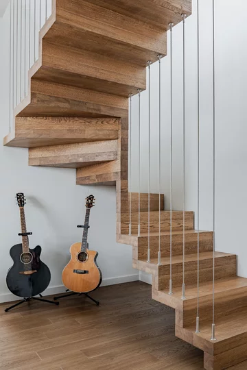 Białe wnętrza z drewnem, proj. Pracownia Architektury Wnętrz Deer Design 