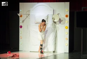 Frida. Życie Sztuka Rewolucja Martyna Kaliszewska jako Frida Kahlo w sztuce Jakuba Przebindowskiego Frida. Życie Sztuka Rewolucja.