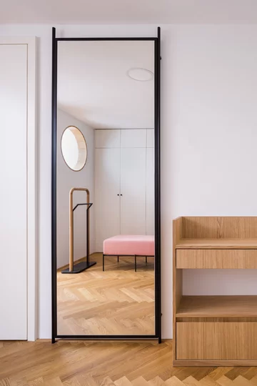 Kolorowe mieszkanie dla dużej rodzony, projekt NoArchitects Linka, NoArchitects, kolorowe mieszkanie, różowe