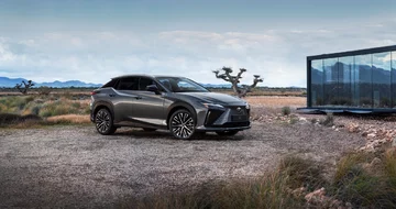 Lexus RZ 450e 