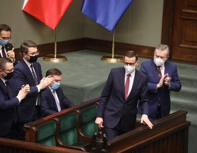 Miniatura: Premier Morawiecki oklaskiwany w Sejmie....