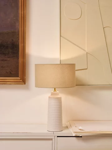 Kolecja A view of Hedonism Kave Home zaprezentowana w domu barcelońskiego fotografa i restauratora Leopoldo Pomésa 