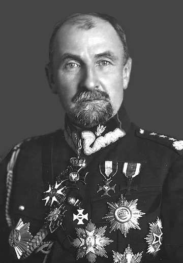 Tadeusz Rozwadowski Generał broni Wojska Polskiego. Zaczynał w armii Austro-Węgier, brał udział w wojnie polsko-ukraińskiej i w końcu w wojnie polsko-bolszewickiej. Przewodniczył Polskie Misji Wojskowej w Paryżu, starał się zdobyć poparcie mocarstw zachodnich przeciw zagrożeniu za strony Moskwy. Powierzenie mu szefostwa nad Sztabem Generalnym 22 lipca 1920 r. uważa się za jeden z najważniejszych momentów konfliktu z Rosją Radziecką. Ten świetny organizator uważany jest za jednego z głównych architektów zwycięstwa pod Warszawą (jeśli nie za najważniejszego z polskich dowódców). Zmarł w 1928 r.