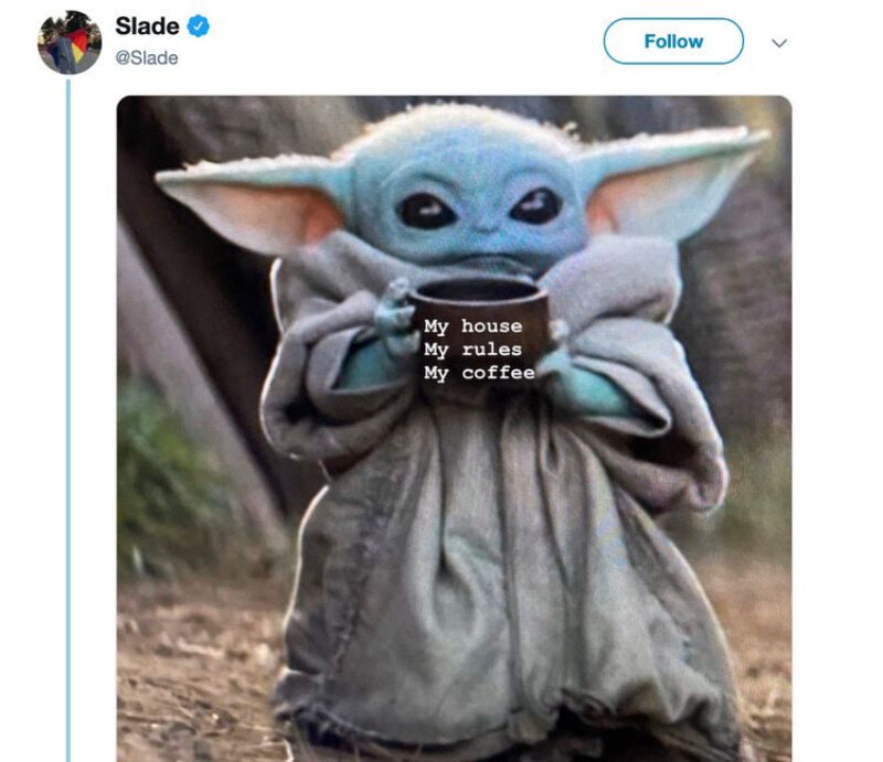 Baby Yoda pijący zupę i mem zainspirowany sceną 