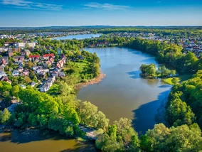 Miniatura: „Plaża na wodzie” w polskim mieście....