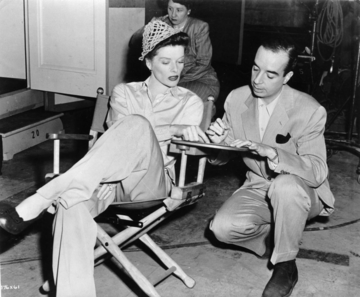 Katharine Hepburn i&nbsp;Vincente Minnelli na&nbsp;planie filmu &bdquo;W kręgu zła&rdquo; (1946)