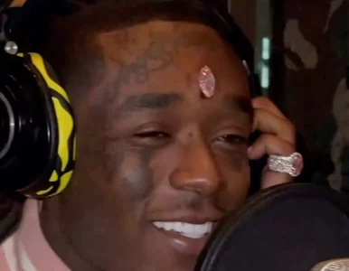 Miniatura: Raper nagrywa utwory z Grimes. Wszczepił...