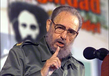 Fidel Castro Zmarł 25. 11. 2016 r. w wieku 90 lat. Po rewolucji kubańskiej przez 47 lat sprawował niepodzielną władzę, zwalczając opozycję i prowadząc wyniszczającą politykę gospodarczą.