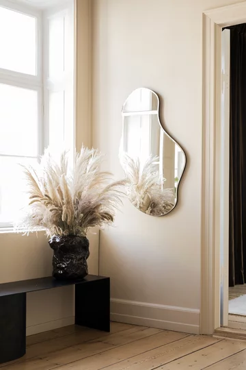 Aranżacja przedpokoju z wykorzystaniem mebli Ferm Living 